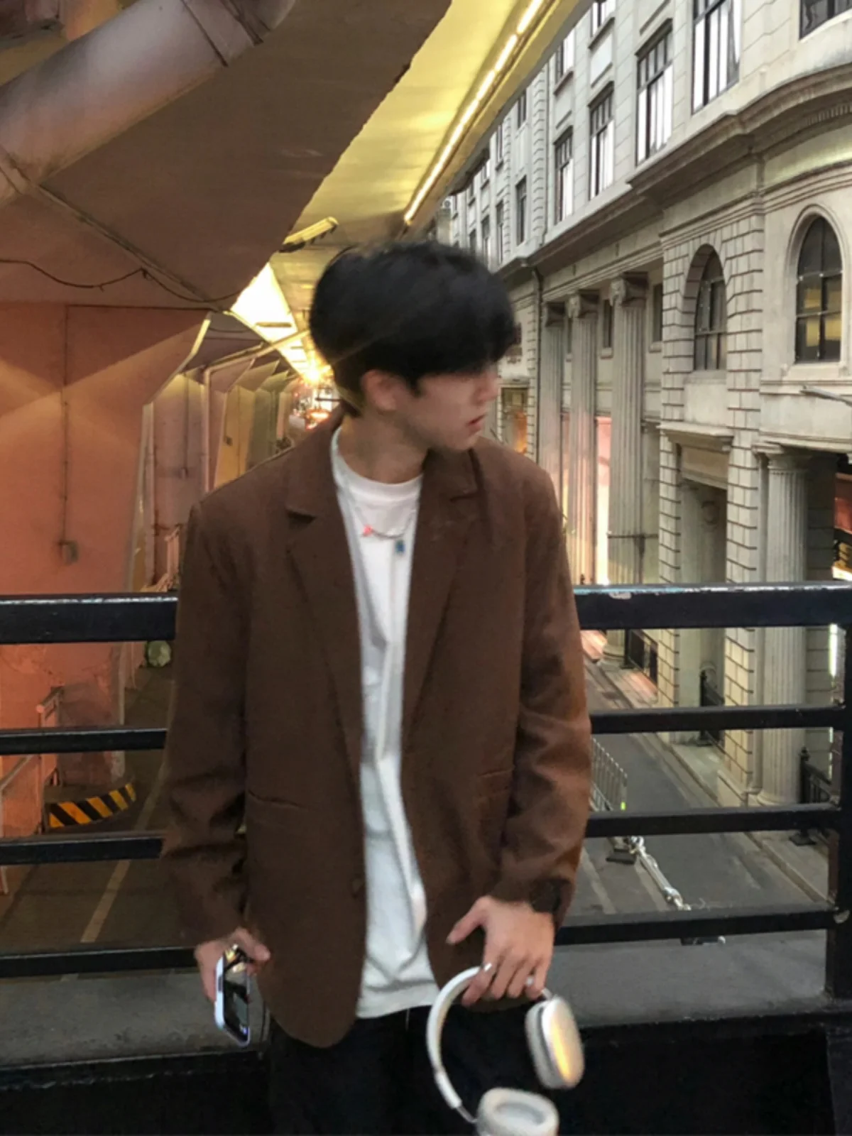 Мужской костюм Cé Brown: пиджак в неаполитанском стиле с подплечниками, повседневный, весна-осень, модный, брендовый, высокое качество, мужская одежда Haome
Мужской костюм Cé Brown: пиджак в неаполитанском стиле с подплечниками, повседневный, весна-осень, модный, брендовый, высокое качество, мужская одежда Haome