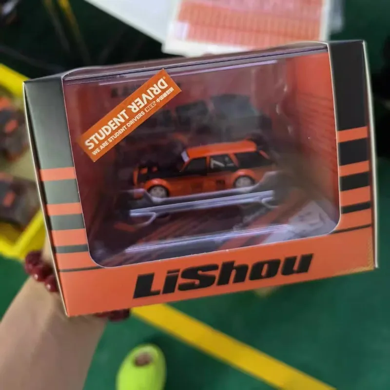 1:64 Chengkang orange front cover, openable die-cast alloy car model, collection ornament, adult decoration.
1:64 Chengkang orange front cover, openable die-cast alloy car model, collection ornament, adult decoration.