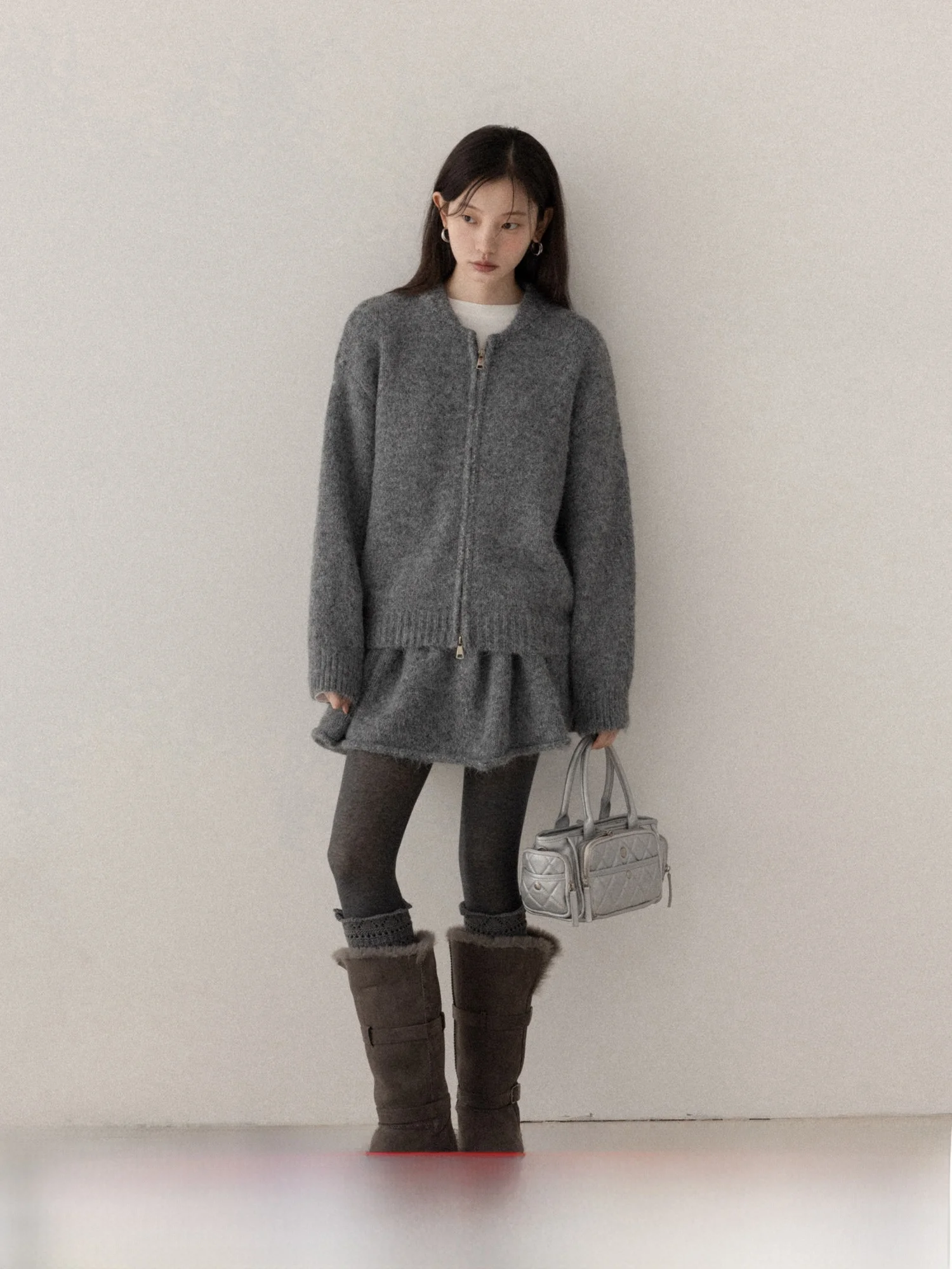 Корейский вязаный кардиган и юбка с высокой талией, комплект из двух предметов для женщин, зимний повседневный комплект
Корейский вязаный кардиган и юбка с высокой талией, комплект из двух предметов для женщин, зимний повседневный комплект