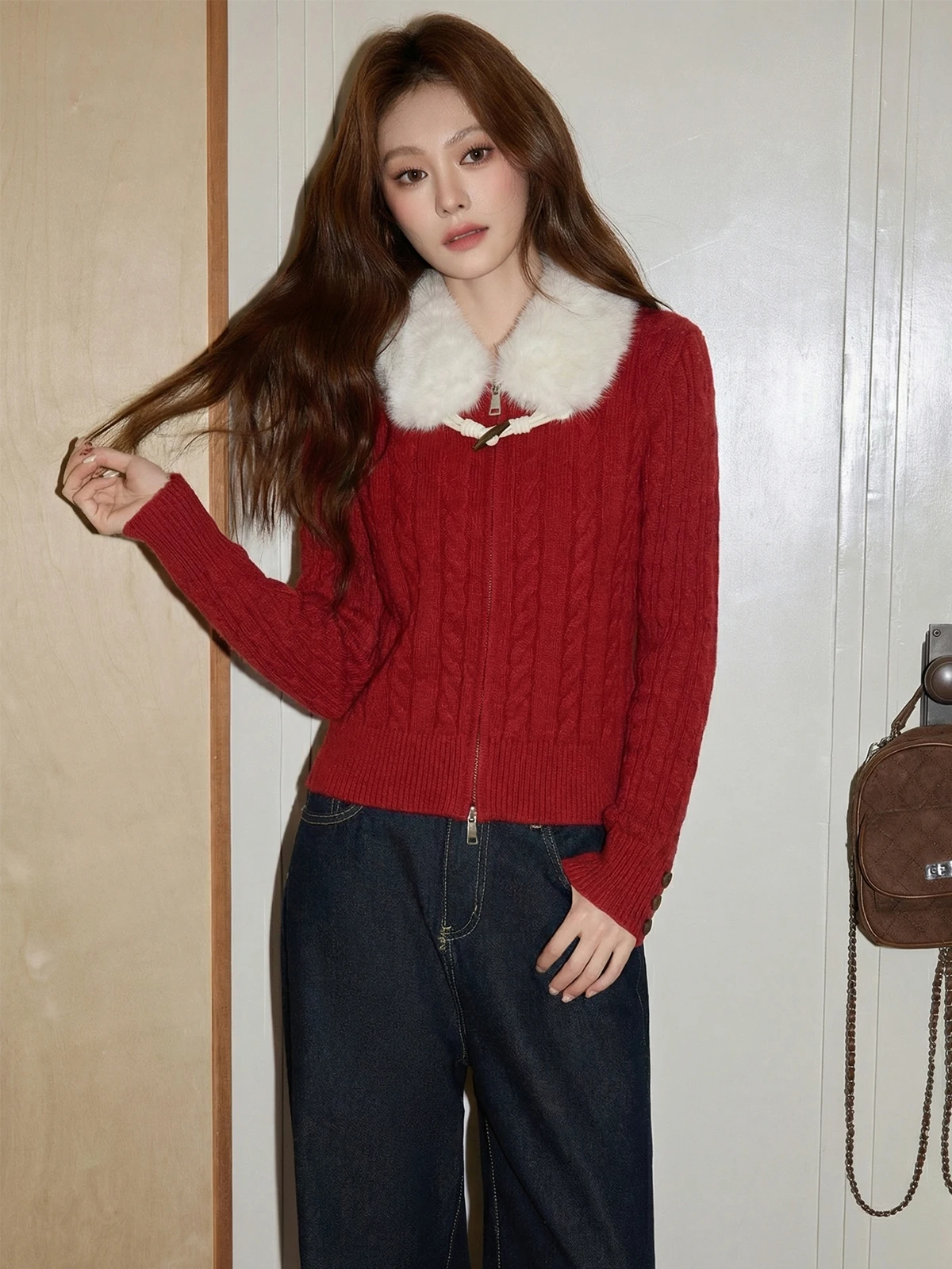 Корейский вязаный кардиган для женщин, зимний, новогодний, с меховым воротником, на молнии, красный свитер, топ
Корейский вязаный кардиган для женщин, зимний, новогодний, с меховым воротником, на молнии, красный свитер, топ