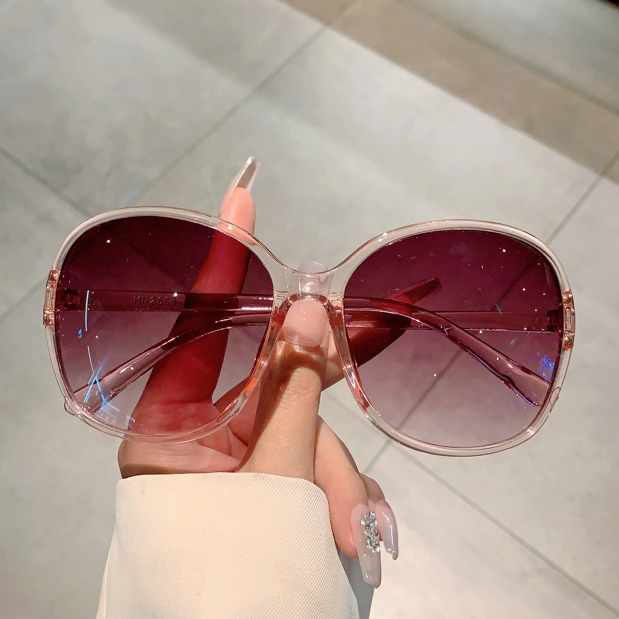 KAMMPT Women Oversized Sunglasses 2024 New in Vintage Round Gradient Outdoor Shades Stylish Ins Luxury Brand Design Sun Glasses
KAMMPT Women Oversized Sunglasses 2024 New in Vintage Round Gradient Outdoor Shades Stylish Ins Luxury Brand Design Sun Glasses