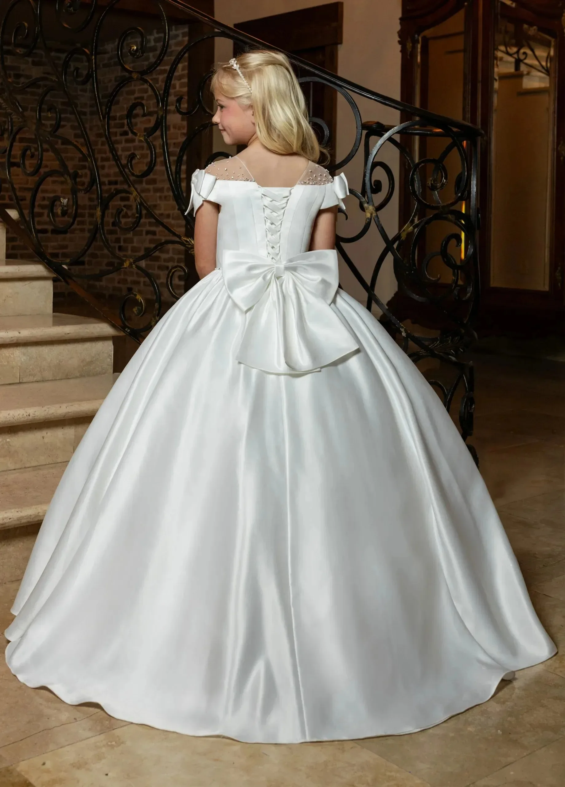 Luxurious white first communion dress, beaded see-through girl's dress, A-line satin butterfly tutu dress, wedding catwalk dress
Luxurious white first communion dress, beaded see-through girl's dress, A-line satin butterfly tutu dress, wedding catwalk dress