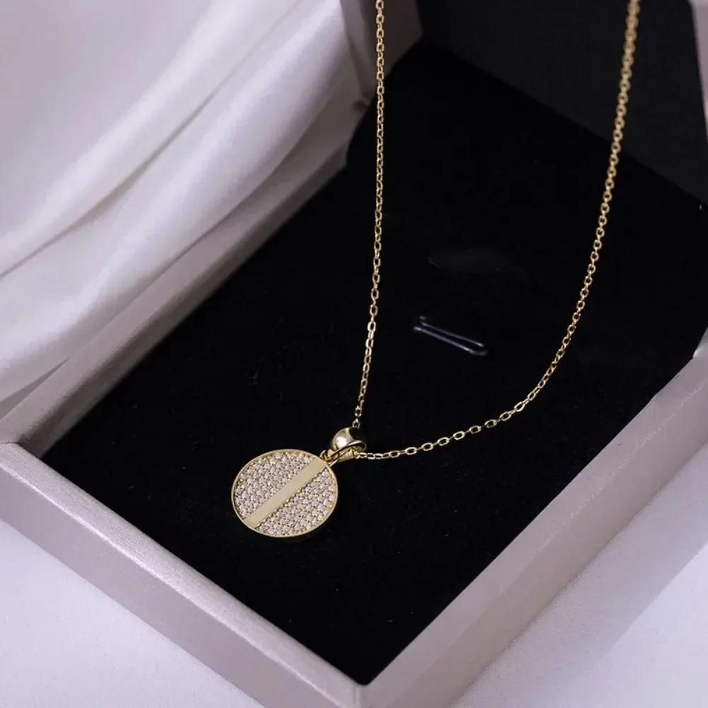 LinkerLove Moissanite Round Pendant Necklace for Women Gold Plated S925 Sterling Silver Diamond Chain Fine Jewelry Birthday Gift
LinkerLove Moissanite Round Pendant Necklace for Women Gold Plated S925 Sterling Silver Diamond Chain Fine Jewelry Birthday Gift