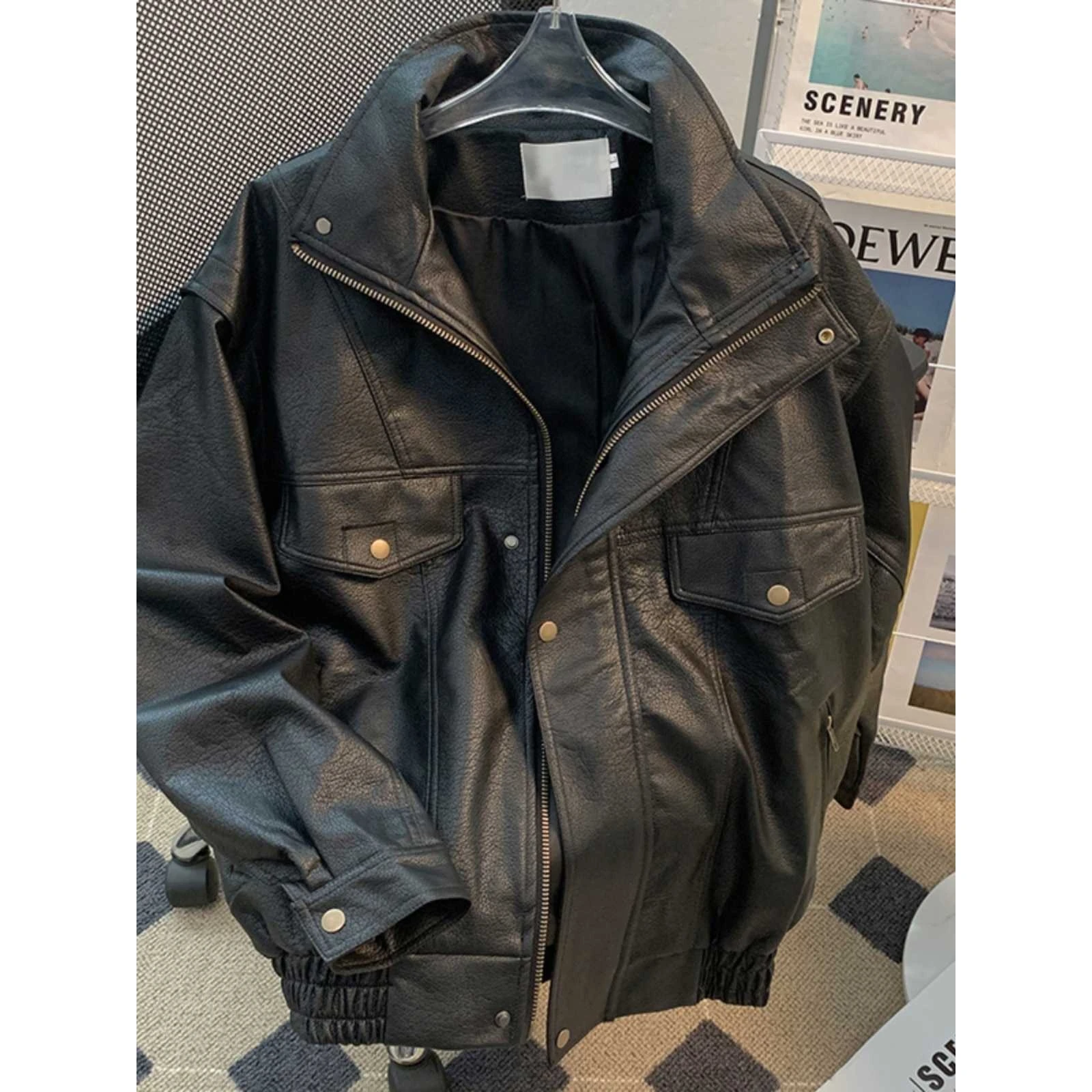 Retro Biker Jaet Men's Loose Fit Stand Collar PU Leather Coat Spring Autumn High End Feel Faionable Brand Motorcycle Clot...
Retro Biker Jaet Men's Loose Fit Stand Collar PU Leather Coat Spring Autumn High End Feel Faionable Brand Motorcycle Clot...