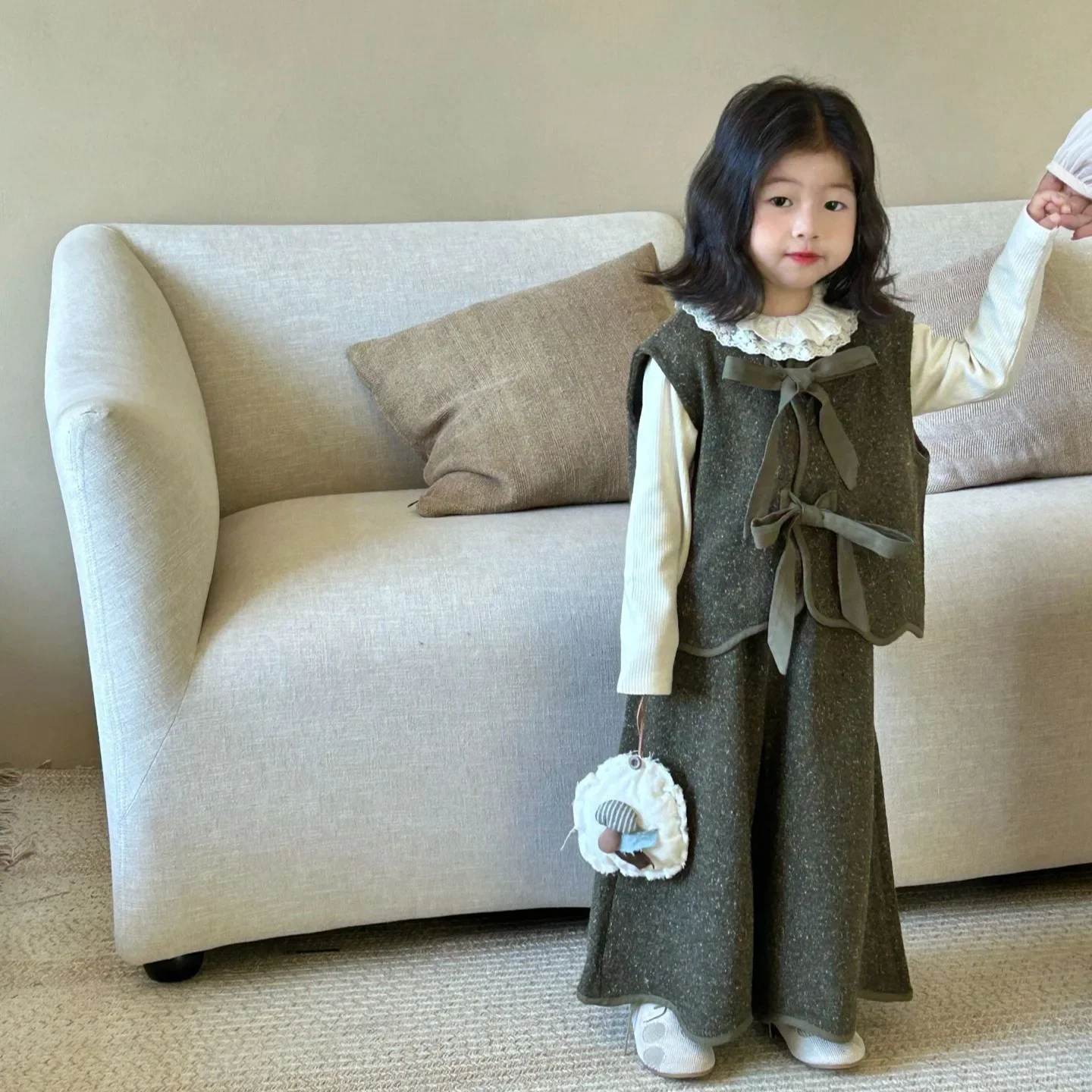 Girls Suits Autumn 2024 New Children Vest Wide-leg Pants Three-piece Leggings Korean Simple Style Fashion Suits Clothes
Girls Suits Autumn 2024 New Children Vest Wide-leg Pants Three-piece Leggings Korean Simple Style Fashion Suits Clothes