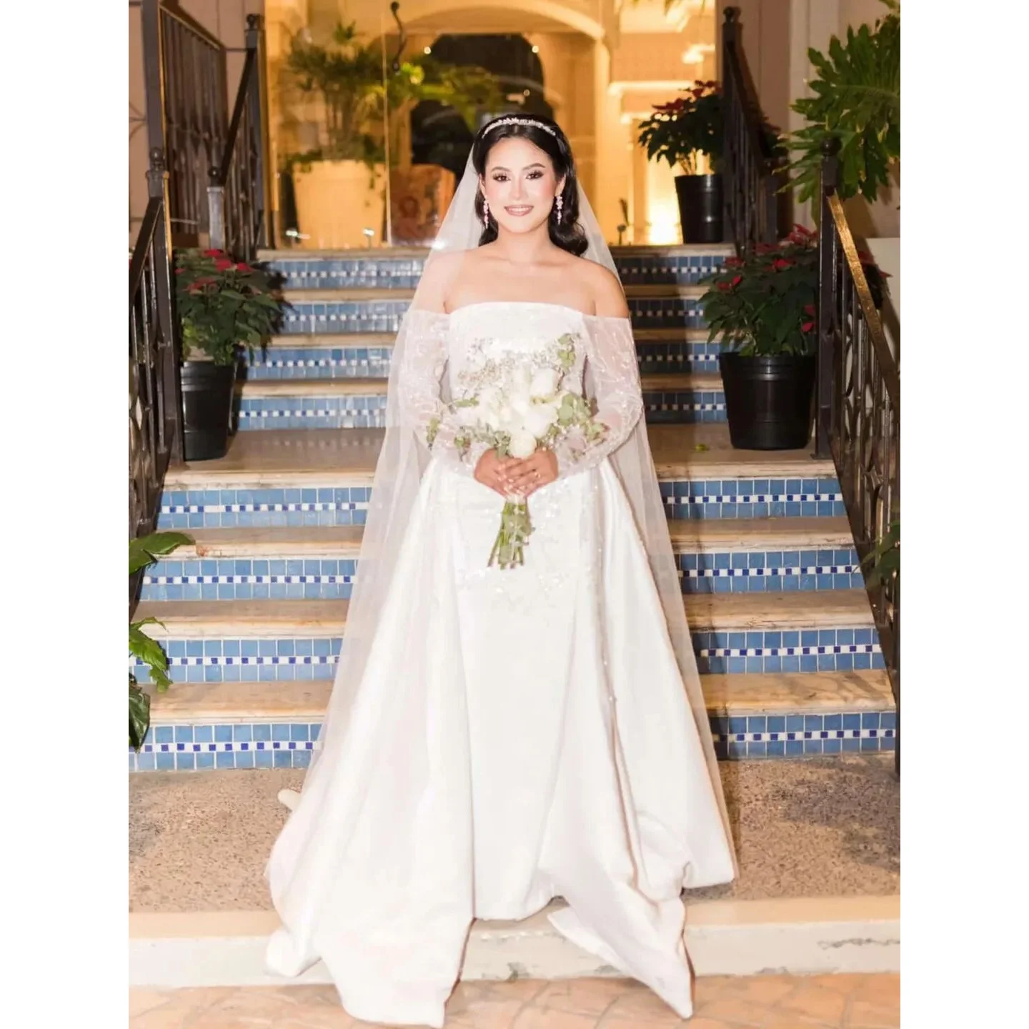 Lorrtta Satin Off The Shoulder white A-Line Evening Dress 2026 Prom Dress Elegant Luxury Beading Customized Robes de Soirée
Lorrtta Satin Off The Shoulder white A-Line Evening Dress 2026 Prom Dress Elegant Luxury Beading Customized Robes de Soirée