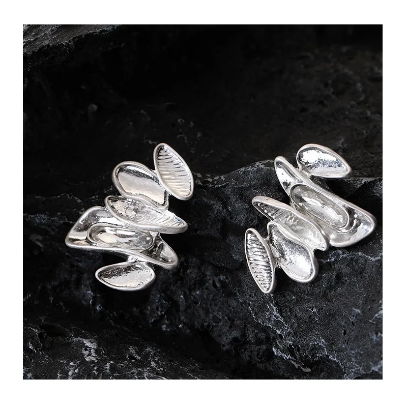 New Manifold Personality Fashion Alloy Women's Stud Earrings Original Style Simple Versatile Earrings
New Manifold Personality Fashion Alloy Women's Stud Earrings Original Style Simple Versatile Earrings