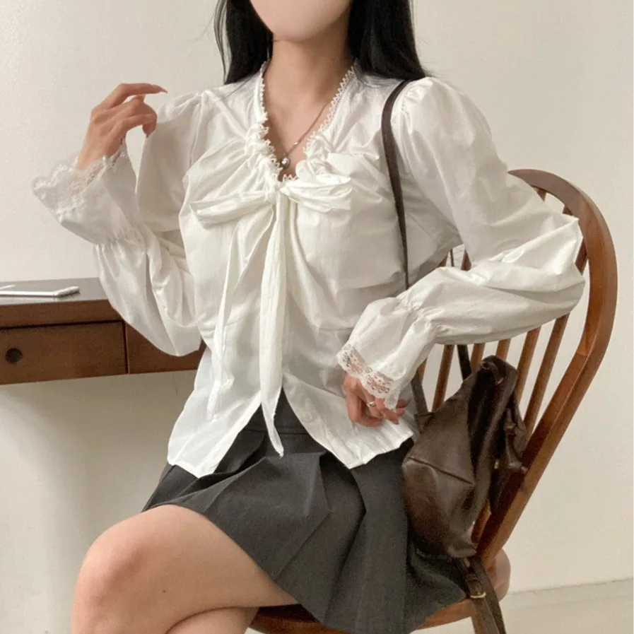 Elegant Korean Style Long Sleeve V-Neck Lace Trim Shirt Women's Fashion Slimming Top Knot Chic Summer New Arrival
Elegant Korean Style Long Sleeve V-Neck Lace Trim Shirt Women's Fashion Slimming Top Knot Chic Summer New Arrival