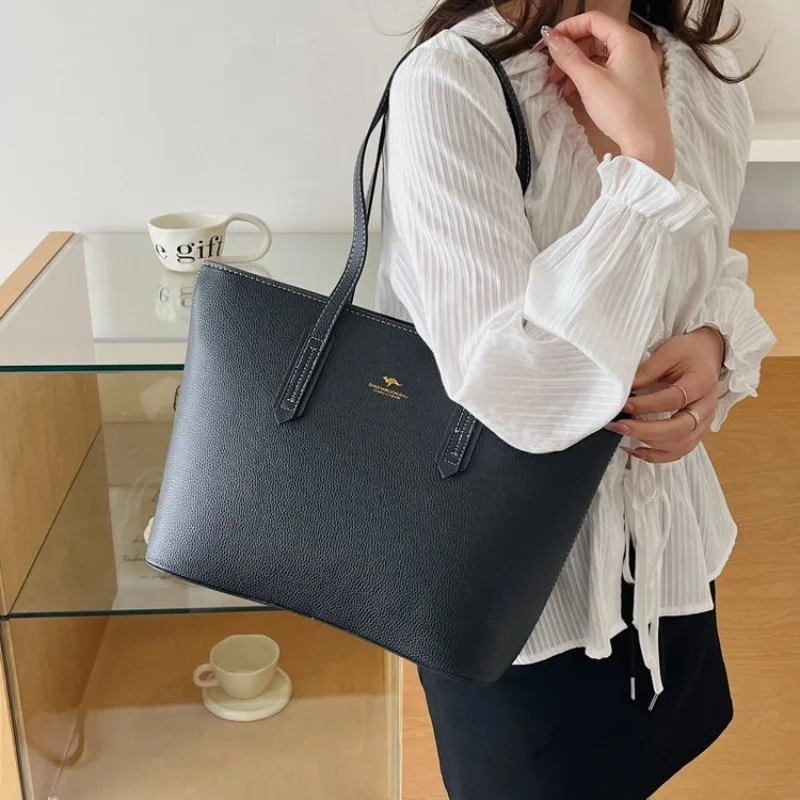 Fashionable Minimalist Diaper Bag: Elegant Crossbody Messenger Bag For Women With Luxury Designer Logo And Large Capacity
Fashionable Minimalist Diaper Bag: Elegant Crossbody Messenger Bag For Women With Luxury Designer Logo And Large Capacity