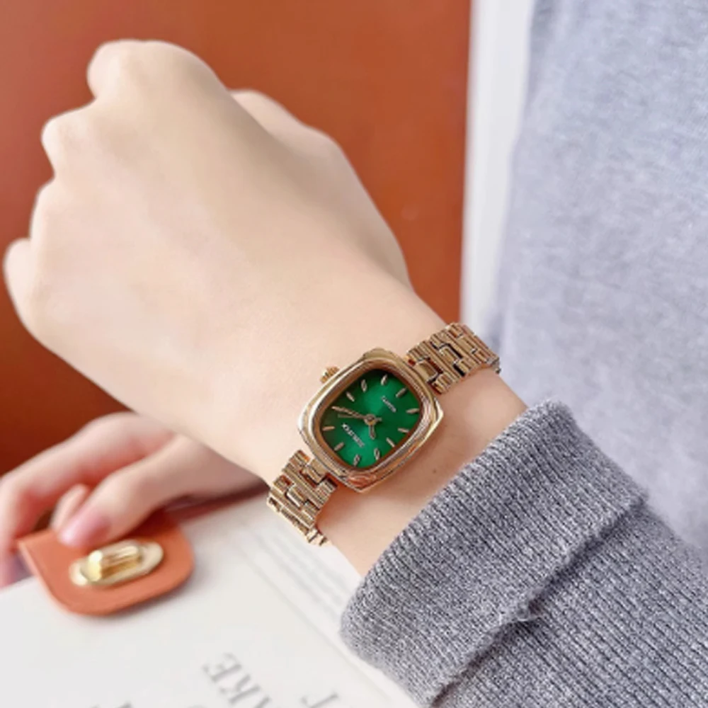 Fashion temperament minimalist luxury retro square dial with gold strap with quartz women's watch
Fashion temperament minimalist luxury retro square dial with gold strap with quartz women's watch