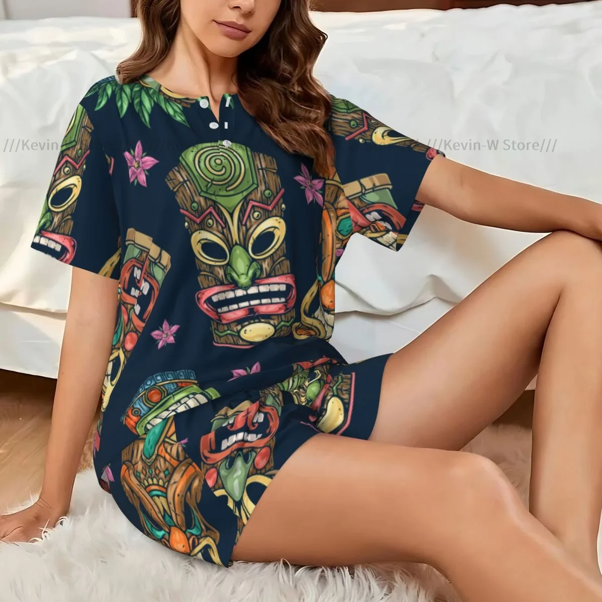 Женский пижамный комплект, маски Тики, красочный узор, летний женский костюм с короткими рукавами, домашняя одежда
Женский пижамный комплект, маски Тики, красочный узор, летний женский костюм с короткими рукавами, домашняя одежда