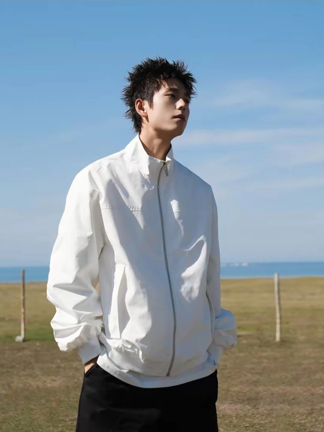 Овальная белая водонепроницаемая мужская летная куртка в американском ретро-стиле, осенняя, для активного отдыха, рабочая одежда, ветровка с воротником-стойкой
Овальная белая водонепроницаемая мужская летная куртка в американском ретро-стиле, осенняя, для активного отдыха, рабочая одежда, ветровка с воротником-стойкой