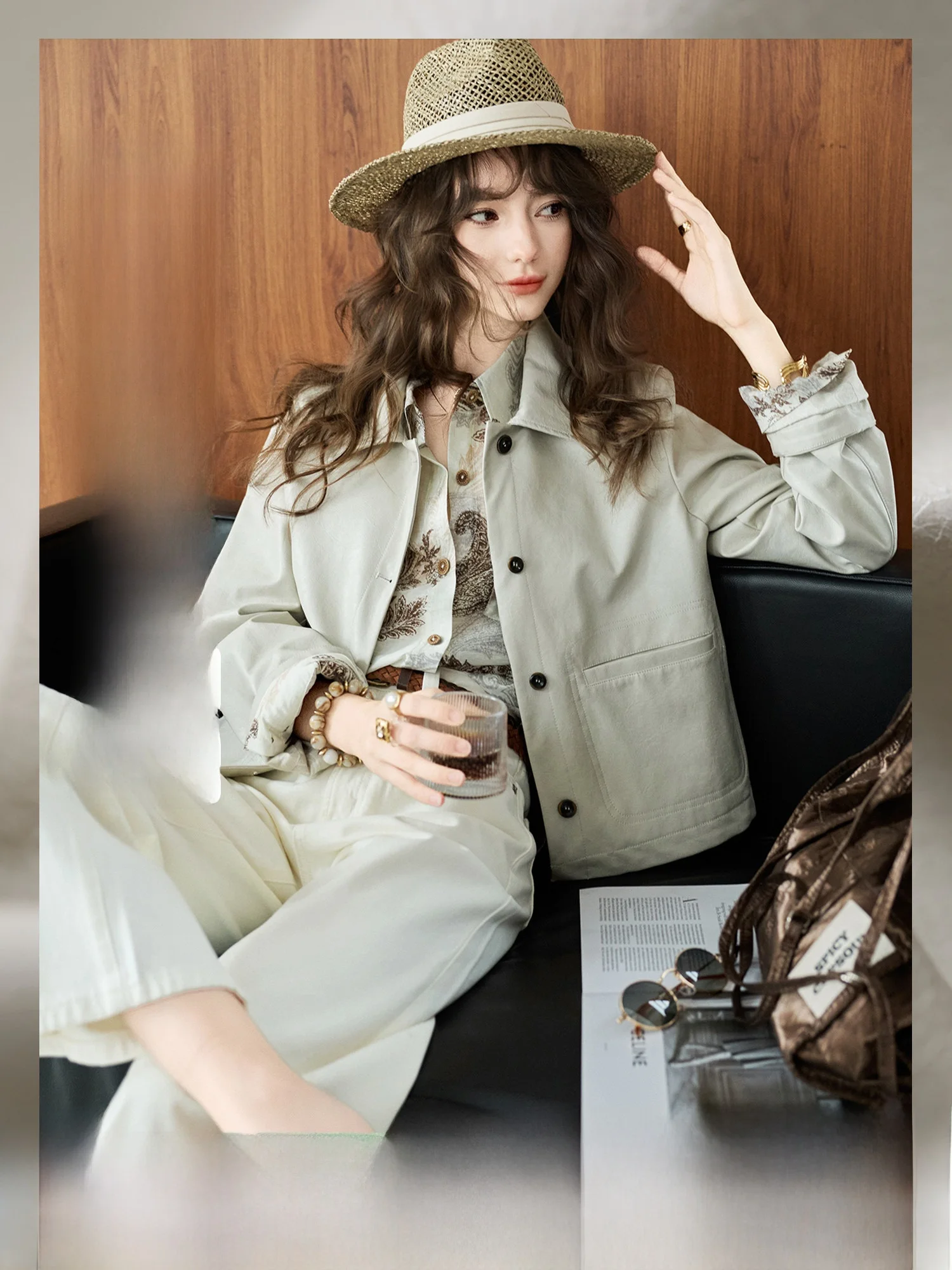 Naguagu Salspie PU Leather Short Jacket Matte Finish Vintage Collar Women's Outerwear Commute Style Pure Color Loose Fit
Naguagu Salspie PU Leather Short Jacket Matte Finish Vintage Collar Women's Outerwear Commute Style Pure Color Loose Fit