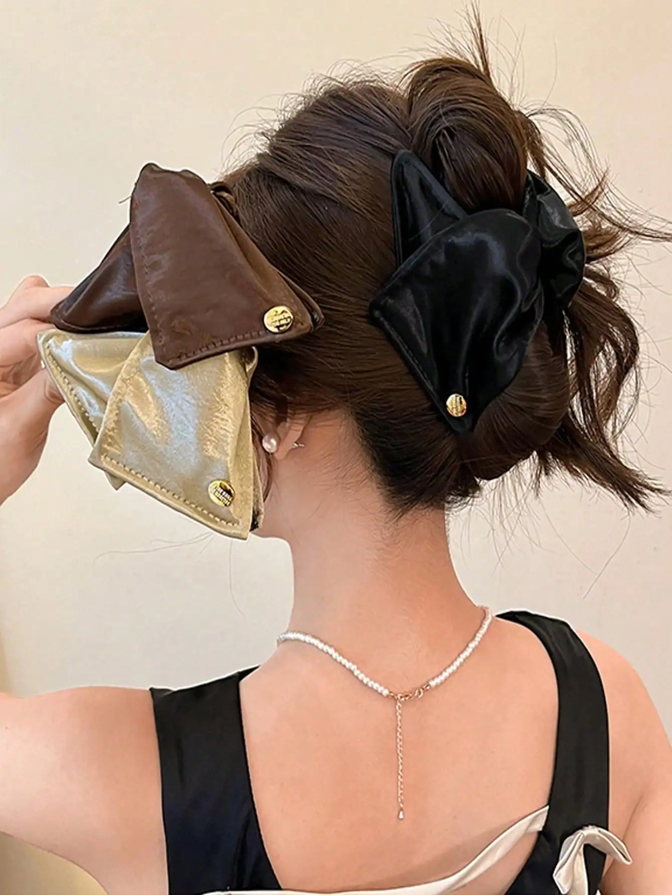 1pc Satin Triangle Hair Claw Clip, Elegant Hair Claw Barrette, Versatile Solid Color Hair Accessory Suitable For Daily Wear,
1pc Satin Triangle Hair Claw Clip, Elegant Hair Claw Barrette, Versatile Solid Color Hair Accessory Suitable For Daily Wear,