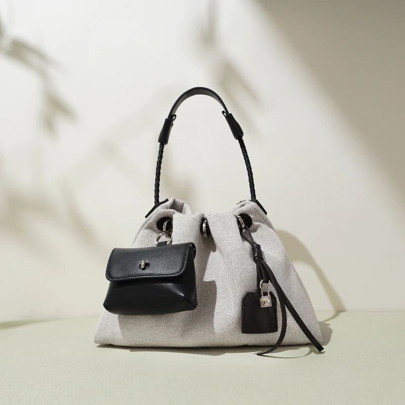 New Lazy Style Women Elegant Underarm Bags Niche Design Genuine Leather Shoulder Bag Korean Lightweight Crossbody Bag for Women
New Lazy Style Women Elegant Underarm Bags Niche Design Genuine Leather Shoulder Bag Korean Lightweight Crossbody Bag for Women