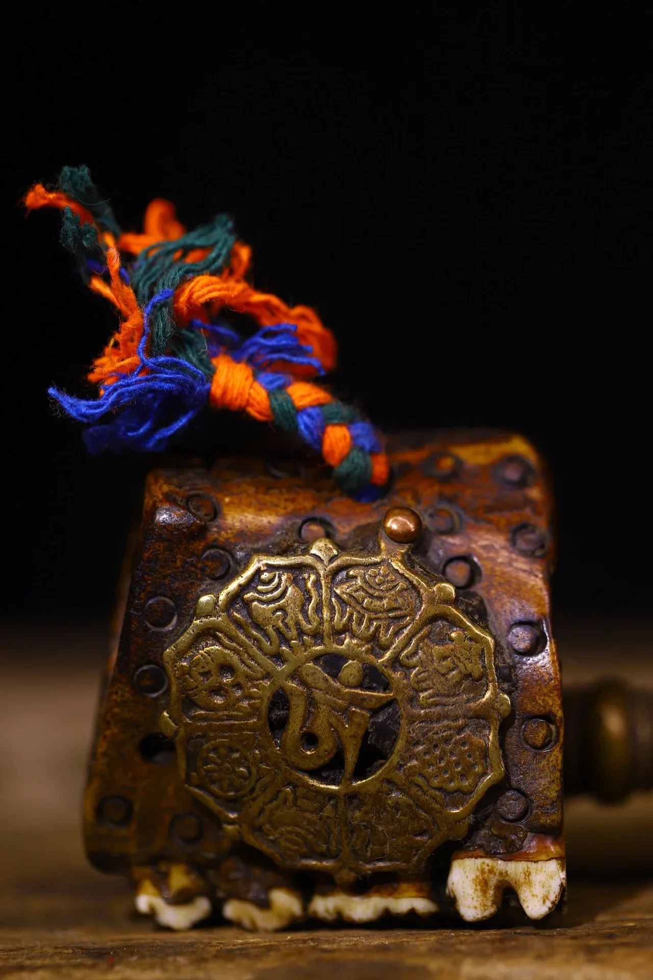 2"Tibetan Temple Collection Old Natural Gabbra Six Character Proverbs Buddha Card Kapala Pendant Amulet Dharam Town house
2"Tibetan Temple Collection Old Natural Gabbra Six Character Proverbs Buddha Card Kapala Pendant Amulet Dharam Town house