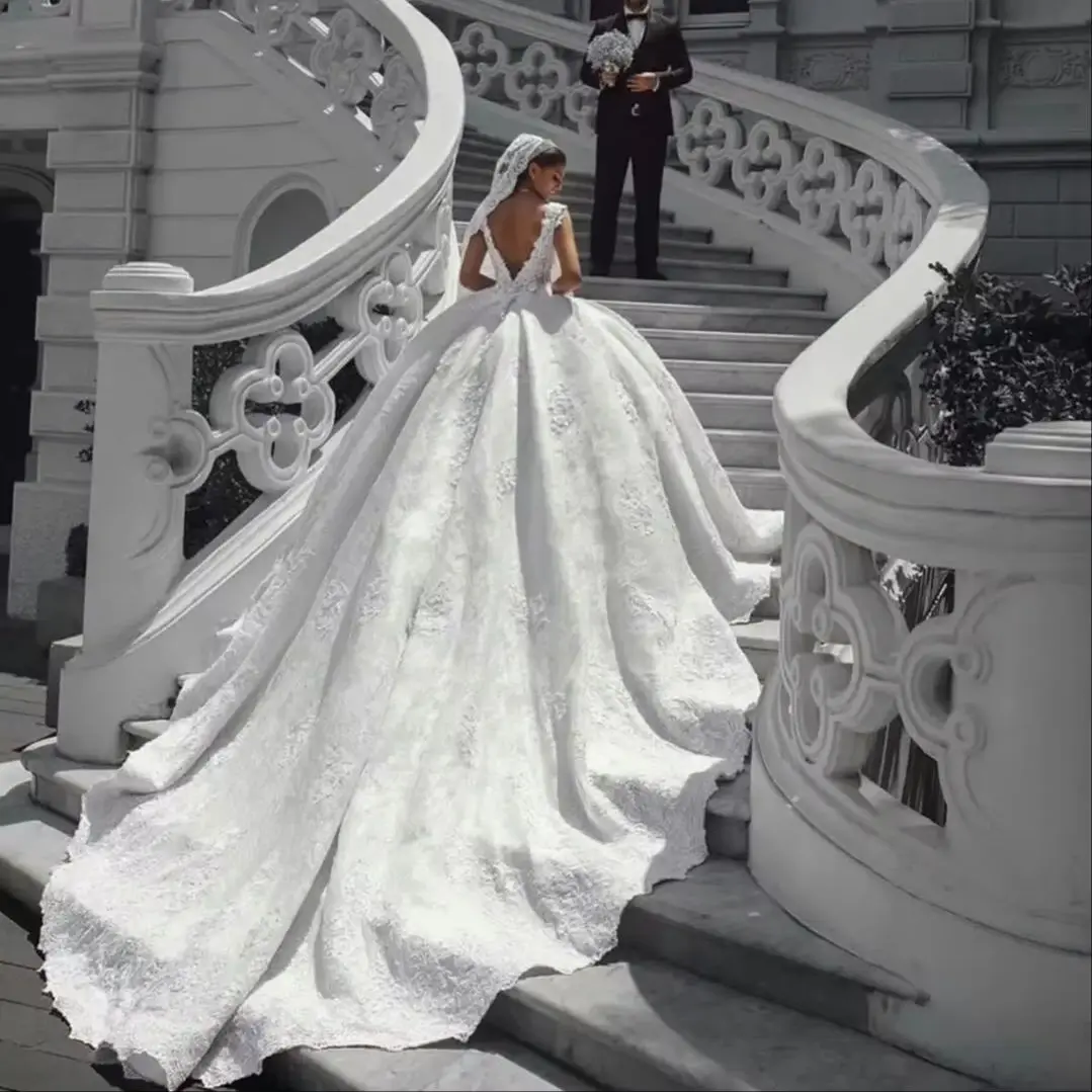 Backless Wedding Dresses Black Girls Ball Gown V-neck Lace Dubai Saudi Arabia Bridal Gown Vestido De Noiva Customized
Backless Wedding Dresses Black Girls Ball Gown V-neck Lace Dubai Saudi Arabia Bridal Gown Vestido De Noiva Customized