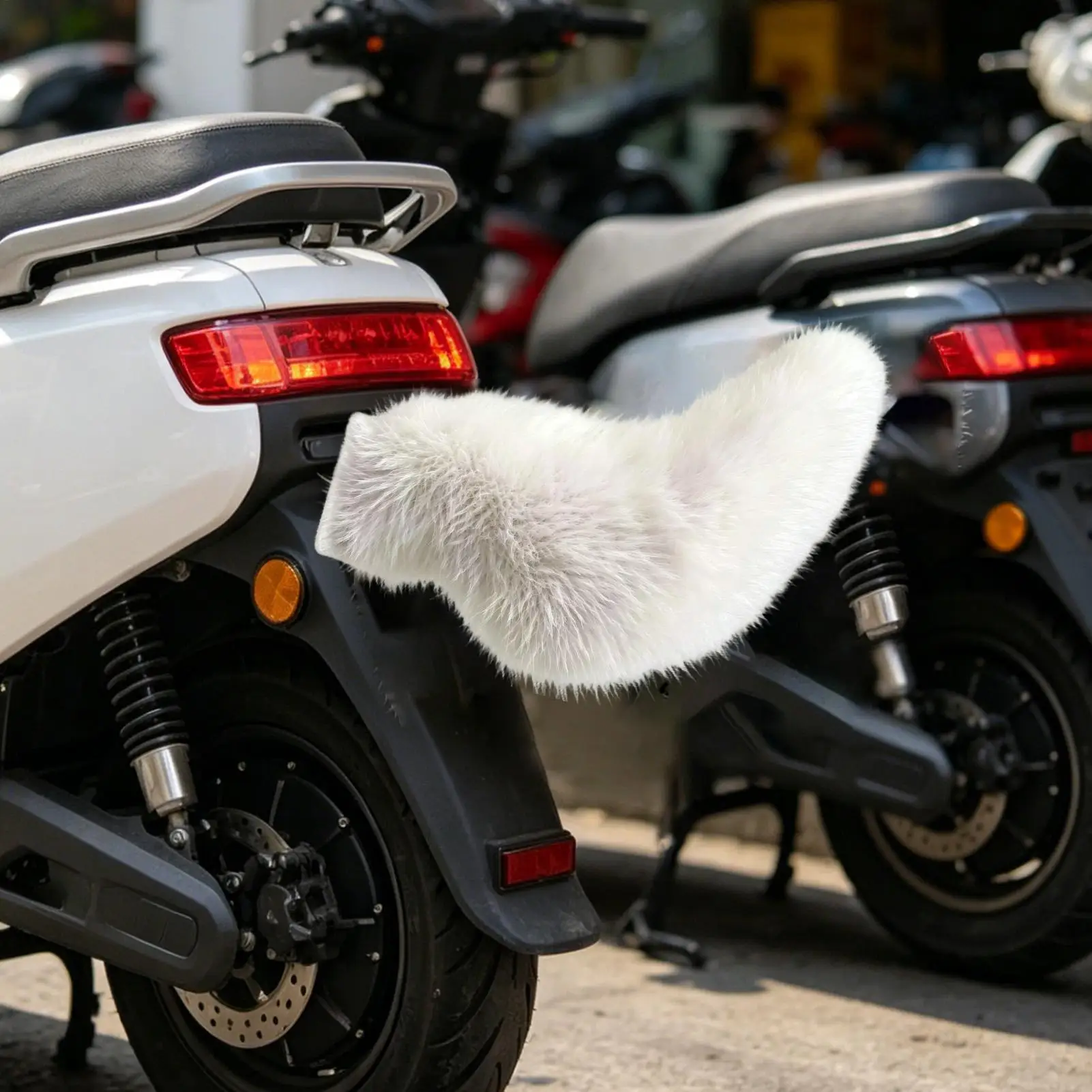 Wagging Furry Tail For Car Voice And Remote Control Rechargeable Exterior Light Moving Tail For DIY Decoration Truck Vehicle SUV
Wagging Furry Tail For Car Voice And Remote Control Rechargeable Exterior Light Moving Tail For DIY Decoration Truck Vehicle SUV
