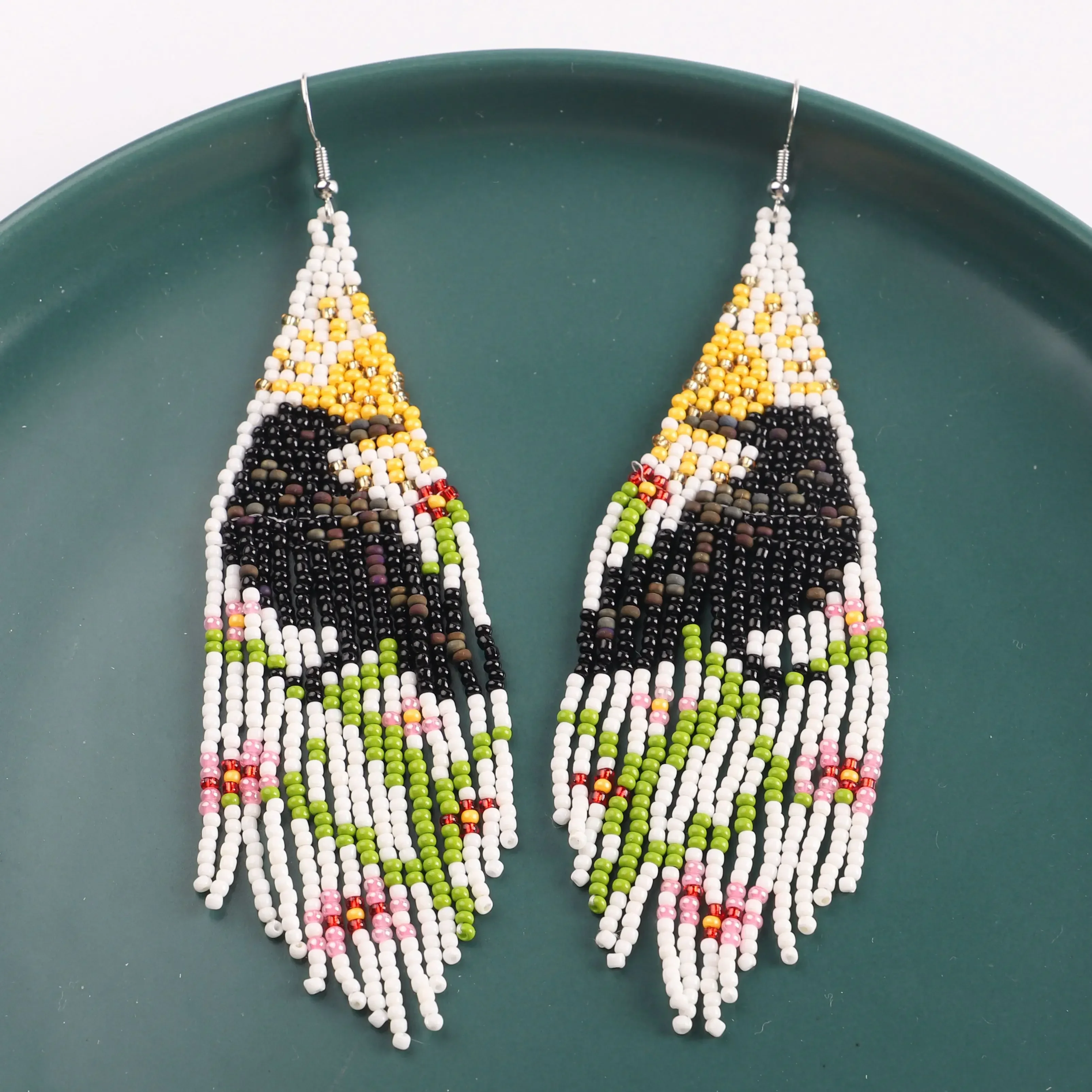 Beaded earrings Tassel Fashion Simplicity Rose Bird Figure Hand weaving Alloy Bohemia Rice bead earrings
Beaded earrings Tassel Fashion Simplicity Rose Bird Figure Hand weaving Alloy Bohemia Rice bead earrings