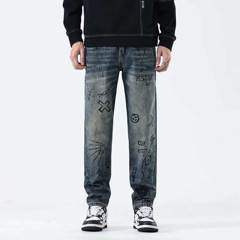 Осенне-весенние модные трендовые американские винтажные прямые джинсы с принтом, мужские свободные спортивные элитные джинсовые брюки больших размеров
Осенне-весенние модные трендовые американские винтажные прямые джинсы с принтом, мужские свободные спортивные элитные джинсовые брюки больших размеров