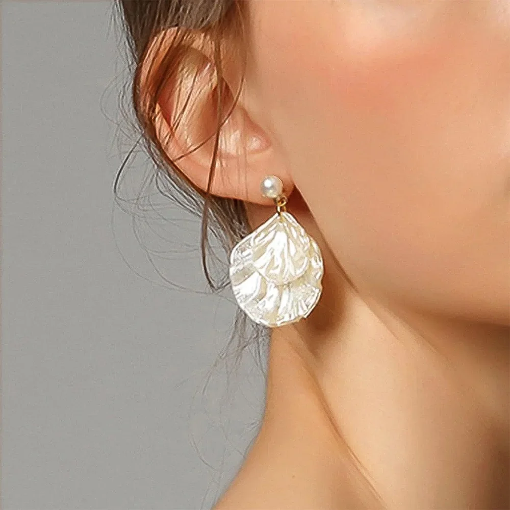 New Korean Style Temperament Pure White Pearl Shell Stud Earrings for Women Wedding Birthday Jewelry Sweet Gift Ladies Vintage
New Korean Style Temperament Pure White Pearl Shell Stud Earrings for Women Wedding Birthday Jewelry Sweet Gift Ladies Vintage