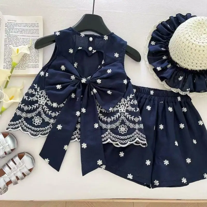 2025 Summer New Girls Suit Foreign-style Korean Heavy Embroidery Backless Bow Top Shorts Two-piece Set Kids Outfits
2025 Summer New Girls Suit Foreign-style Korean Heavy Embroidery Backless Bow Top Shorts Two-piece Set Kids Outfits
