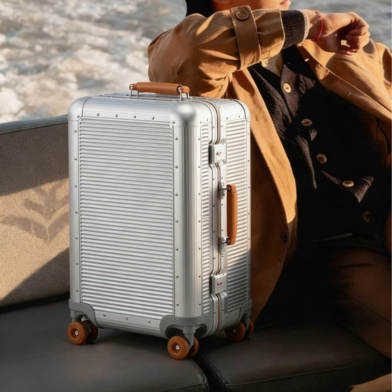 Large fashion aluminum-frame trolley suitcase 20/24/28 inch men's business travel luggage password lock women carry-on suitcase
Large fashion aluminum-frame trolley suitcase 20/24/28 inch men's business travel luggage password lock women carry-on suitcase