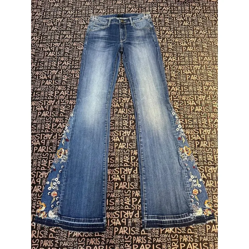 Женские расклешенные джинсы, женские эластичные джинсовые брюки, винтажная одежда с цветочной вышивкой, узкие джинсы 2025 года, повседневные брюки
Женские расклешенные джинсы, женские эластичные джинсовые брюки, винтажная одежда с цветочной вышивкой, узкие джинсы 2025 года, повседневные брюки