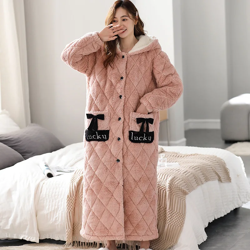 Winter New Luxury Fashion Nightgown Women Robe Warm Thickened Bathrobe Long Coral Fleece Bathrobe Pajamas Home Clothing
Winter New Luxury Fashion Nightgown Women Robe Warm Thickened Bathrobe Long Coral Fleece Bathrobe Pajamas Home Clothing