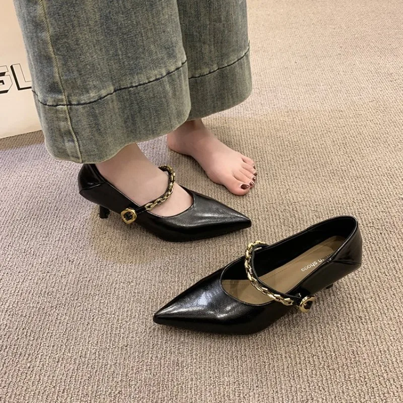 Retro French Single Shoes Women's New Autumn Thick Heel Pointed Toe Slip-On Flat Laced Shoes
Retro French Single Shoes Women's New Autumn Thick Heel Pointed Toe Slip-On Flat Laced Shoes