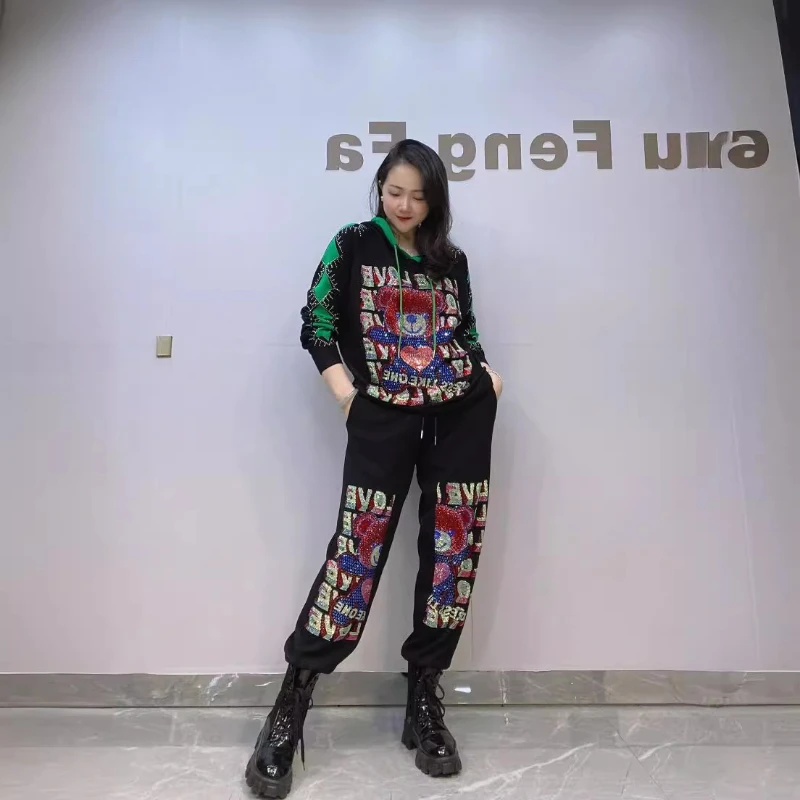 2024 Fashion Autumn Women Knitted Sets Cartoon Hot Drilling Hooded Pullover Sweater Top + Elastic Waist Casual Sports Pants Suit
2024 Fashion Autumn Women Knitted Sets Cartoon Hot Drilling Hooded Pullover Sweater Top + Elastic Waist Casual Sports Pants Suit