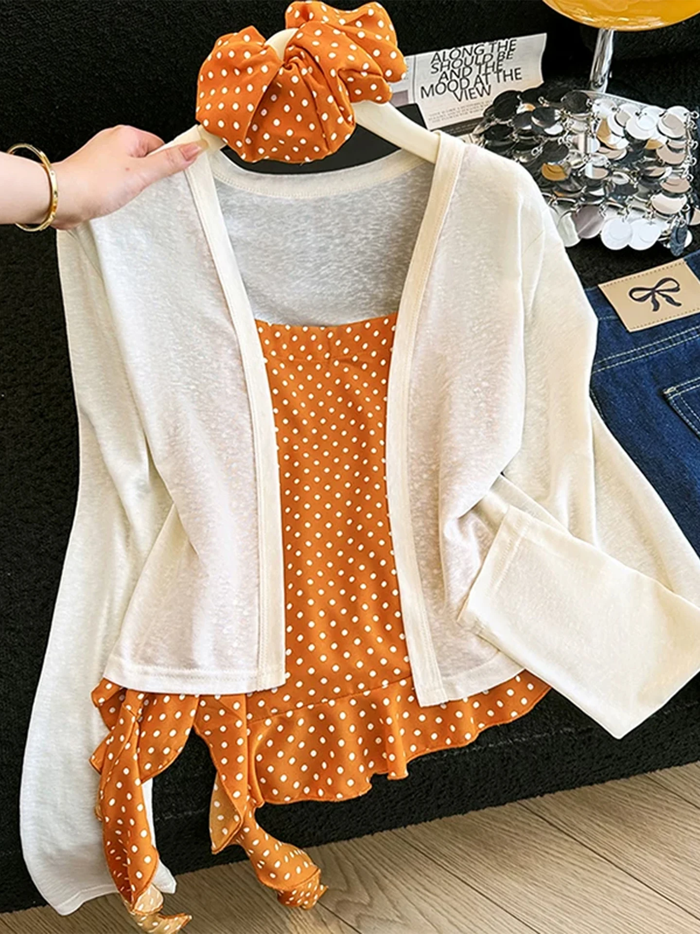 Summer New Polka Dot Halter Top And Cardigan Two-Piece Set Women's Self-Preserving Style Vest Long Sleeve Commute Fashion
Summer New Polka Dot Halter Top And Cardigan Two-Piece Set Women's Self-Preserving Style Vest Long Sleeve Commute Fashion