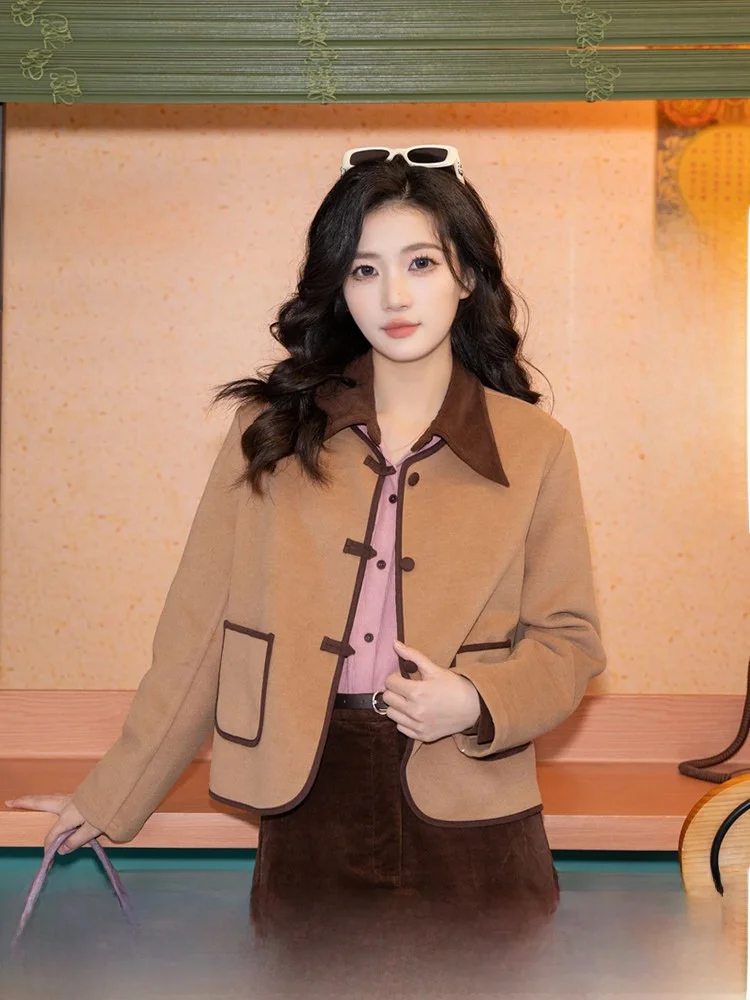 Женское осенне-зимнее пальто Chen Jiajie в стиле ретро, гонконгский стиль, с цветовыми блоками, в стиле маленькой Франции, на пуговицах, длинное
Женское осенне-зимнее пальто Chen Jiajie в стиле ретро, гонконгский стиль, с цветовыми блоками, в стиле маленькой Франции, на пуговицах, длинное