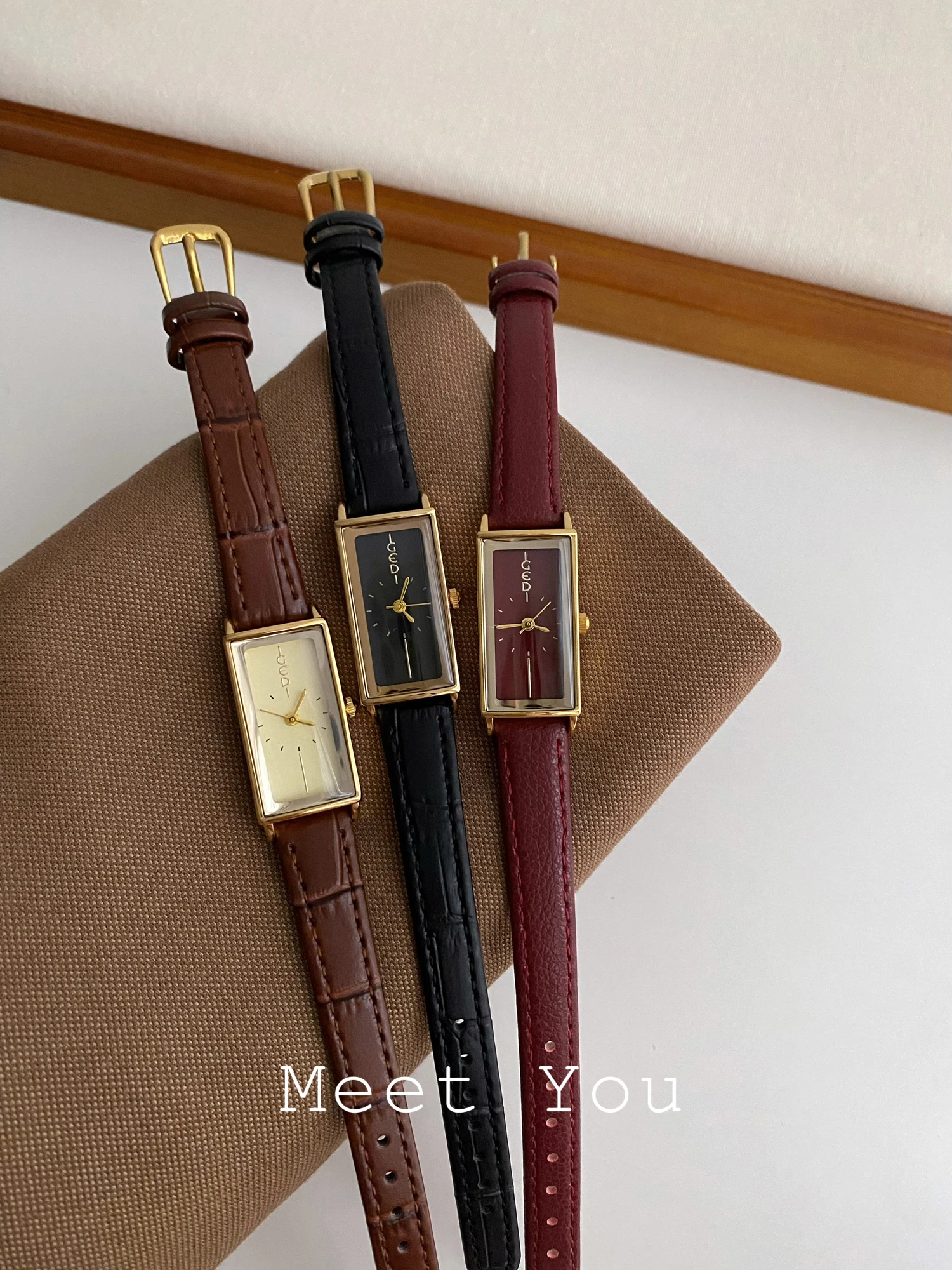 New Rectangular Retro Student-Style High-End Leather Strap Women'S Watch, Simple And Versatile, A Gift For Women, Quartz Watch.
New Rectangular Retro Student-Style High-End Leather Strap Women'S Watch, Simple And Versatile, A Gift For Women, Quartz Watch.
