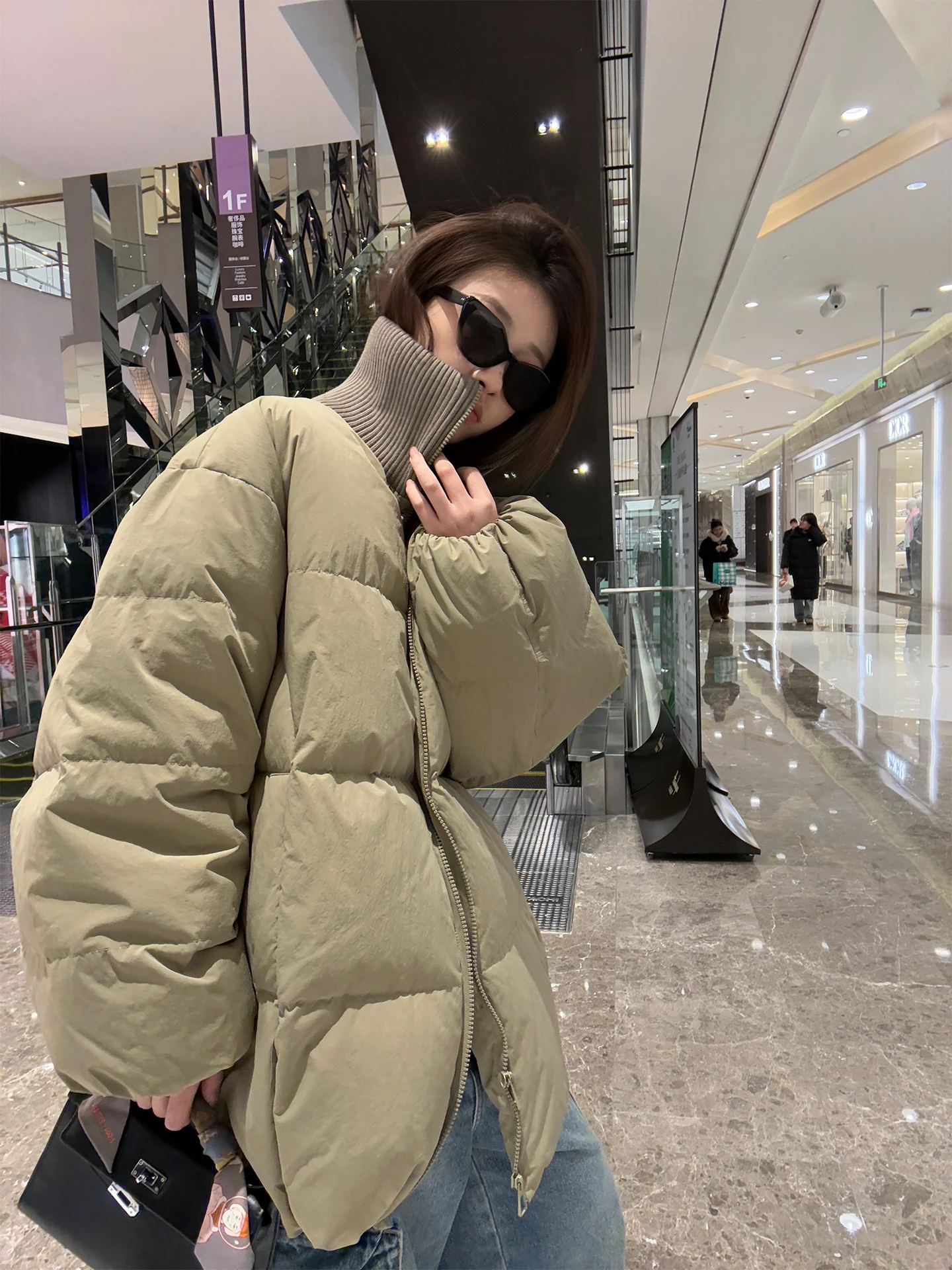 Утепленная ветрозащитная куртка средней длины с пэчворком, на 90% из белого утиного пуха, повседневная, на молнии, с длинными рукавами
Утепленная ветрозащитная куртка средней длины с пэчворком, на 90% из белого утиного пуха, повседневная, на молнии, с длинными рукавами