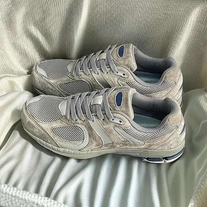 Ботинки — подходящая повседневная спортивная обувь, простая в пара, подходит для любого случая.
Ботинки — подходящая повседневная спортивная обувь, простая в пара, подходит для любого случая.