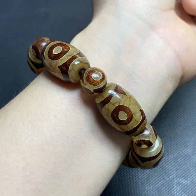 Новый браслет из матового агата с бусинами Дзи «Три глаза», браслет «Рисовое зерно» с эффектом постепенного восхождения для мужчин и женщин
Новый браслет из матового агата с бусинами Дзи «Три глаза», браслет «Рисовое зерно» с эффектом постепенного восхождения для мужчин и женщин