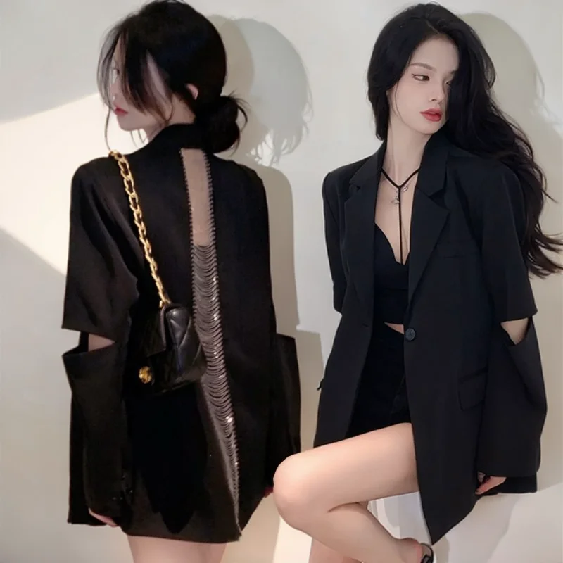 Женские блейзеры из габардина: городской стиль, изысканный дизайн, декоративные лацканы, превосходное качество, плотная вентилируемая ткань, мастерское исполнение, элегантный образ.
Женские блейзеры из габардина: городской стиль, изысканный дизайн, декоративные лацканы, превосходное качество, плотная вентилируемая ткань, мастерское исполнение, элегантный образ.