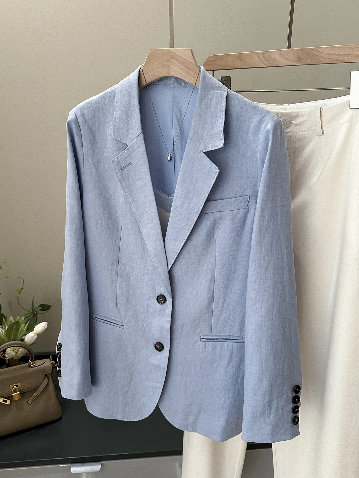 Comfortable Linen Suit Jacket Women's Blue Casual Style Spring 2026 Loose Fit Long Sleeve Button up Pure Color Fashion
Comfortable Linen Suit Jacket Women's Blue Casual Style Spring 2026 Loose Fit Long Sleeve Button up Pure Color Fashion