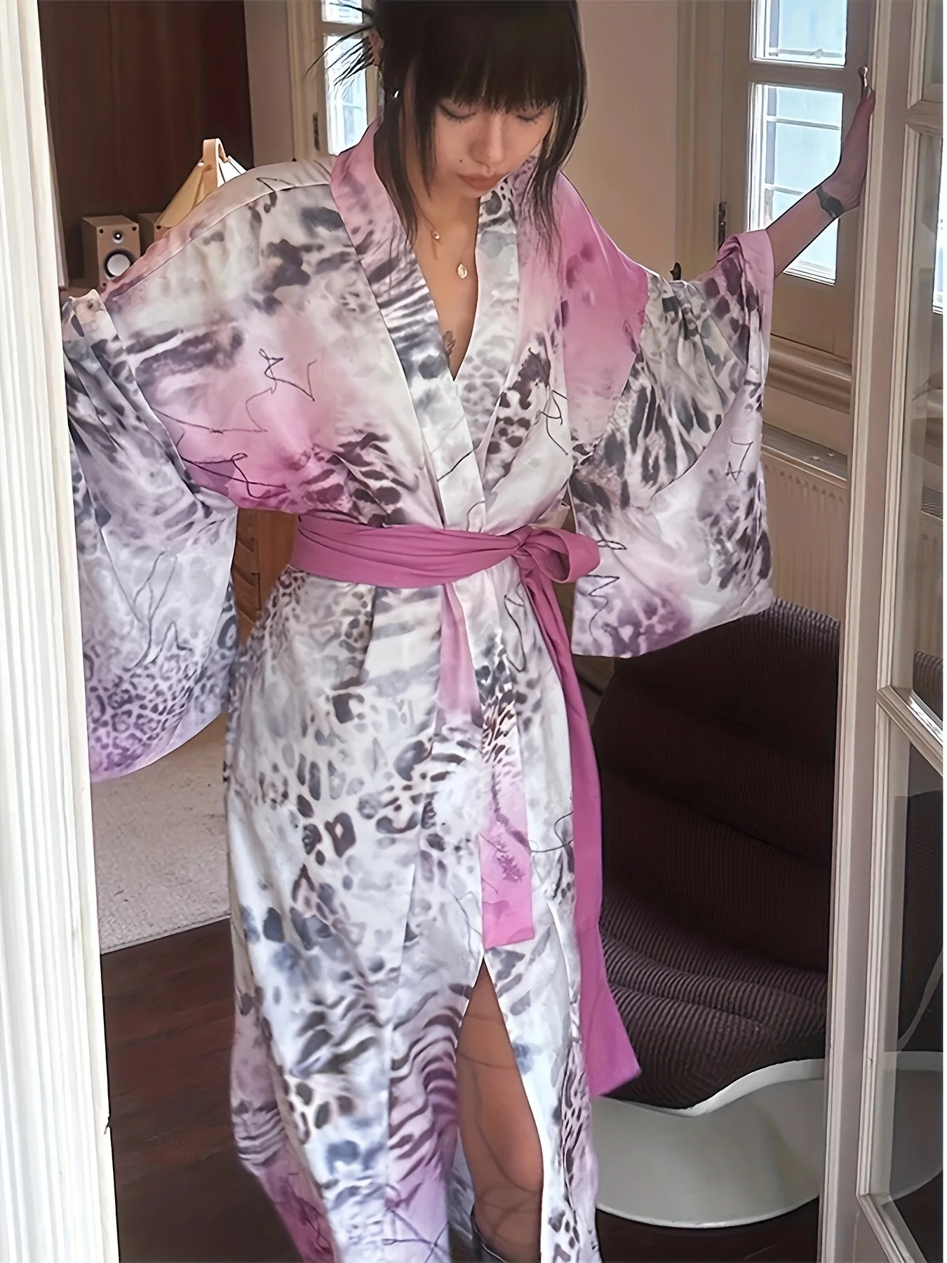 European and American fashion style street cool casual pink leopard print kimono cardigan loose thin coat shawl
European and American fashion style street cool casual pink leopard print kimono cardigan loose thin coat shawl
