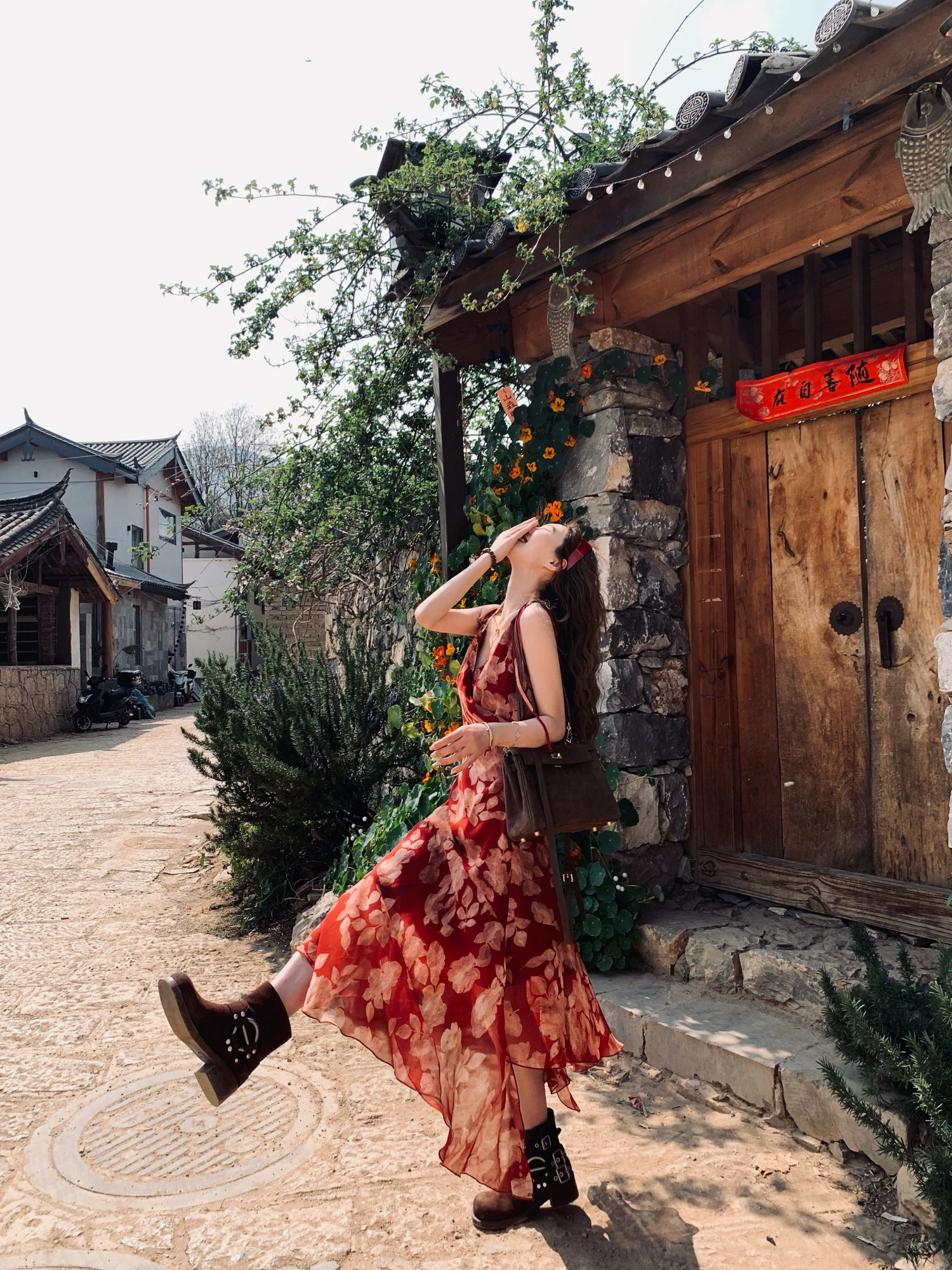 Summer Hot Love Retro Red Floral Print Dress Women's V-neck Sleeveless A-line Midi Dress Irregular Hemline Casual Travel Dress
Summer Hot Love Retro Red Floral Print Dress Women's V-neck Sleeveless A-line Midi Dress Irregular Hemline Casual Travel Dress