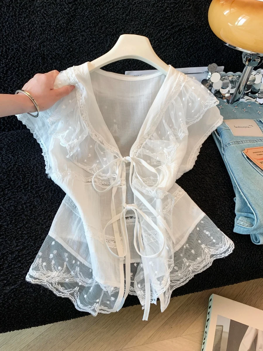 White Lace Shirt Women's Summer New Unique Beautiful Thin Knot Tie Short Sleeve Blouse Floral Collar Splice Design
White Lace Shirt Women's Summer New Unique Beautiful Thin Knot Tie Short Sleeve Blouse Floral Collar Splice Design