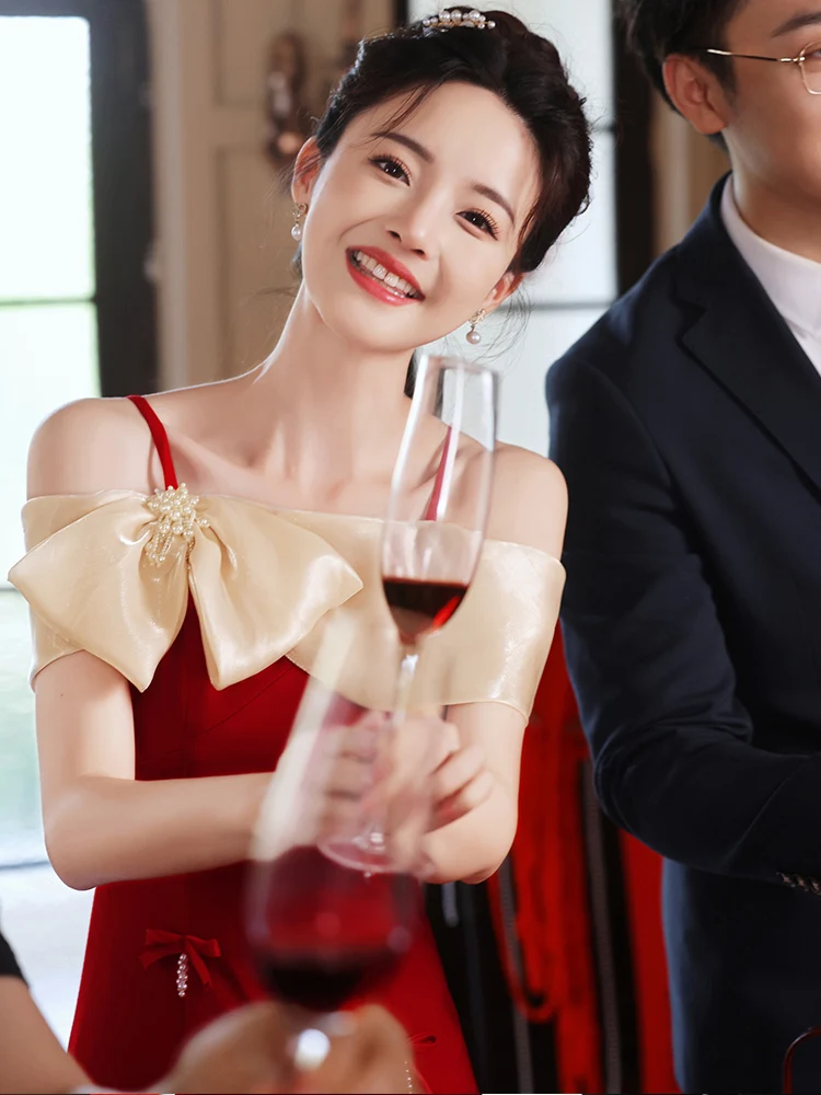 2025 New Bridal Dr Red Strapl Gown White Enhancing Post-Wedding Visit Ceremony Korean Sle ort Sve Mid-Length
2025 New Bridal Dr Red Strapl Gown White Enhancing Post-Wedding Visit Ceremony Korean Sle ort Sve Mid-Length