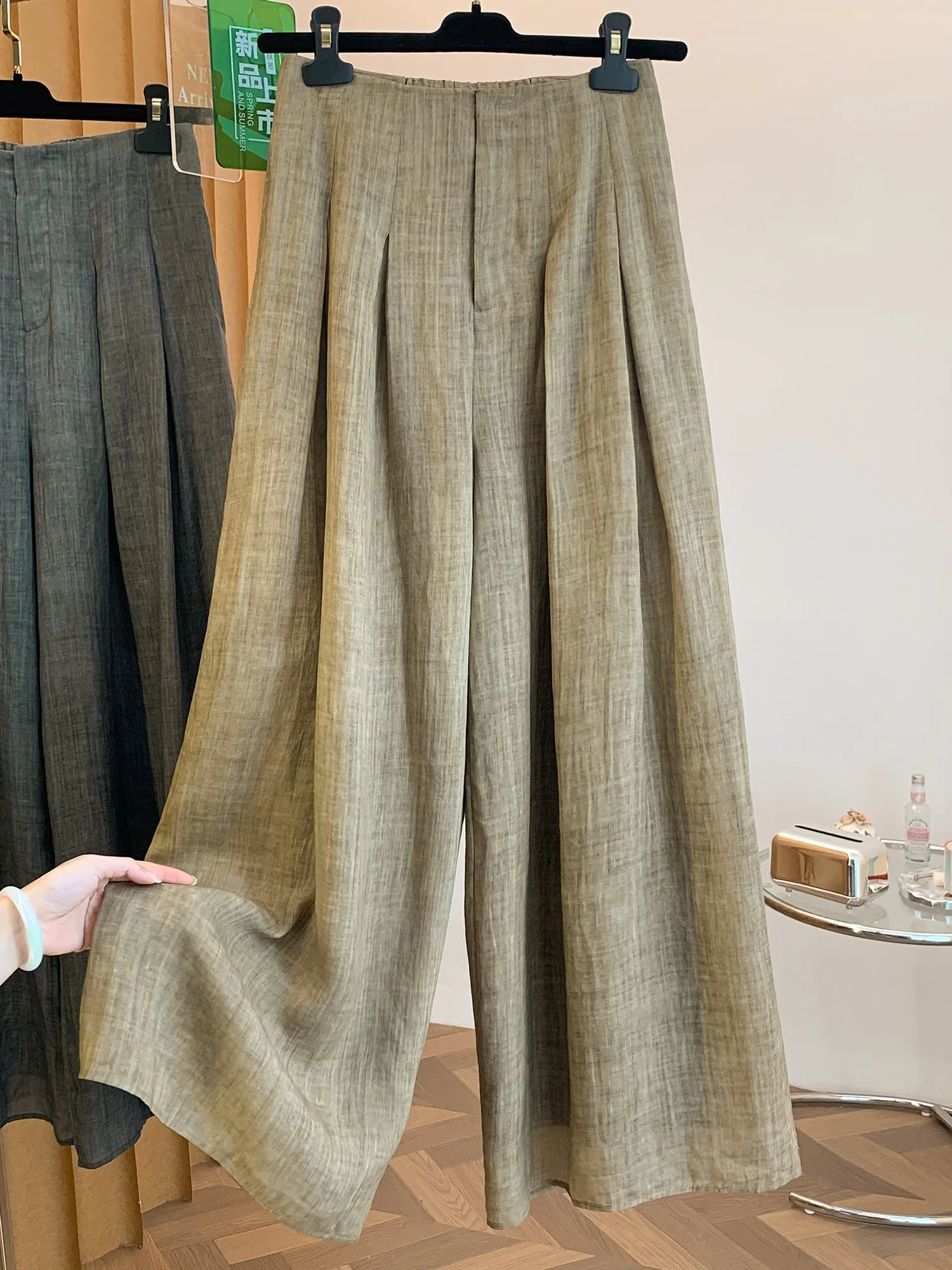Retro High Waist Wide Leg Pants Women Summer Large Size Loose Breathable Drapey Pleated Straight Casual Long Trousers
Retro High Waist Wide Leg Pants Women Summer Large Size Loose Breathable Drapey Pleated Straight Casual Long Trousers