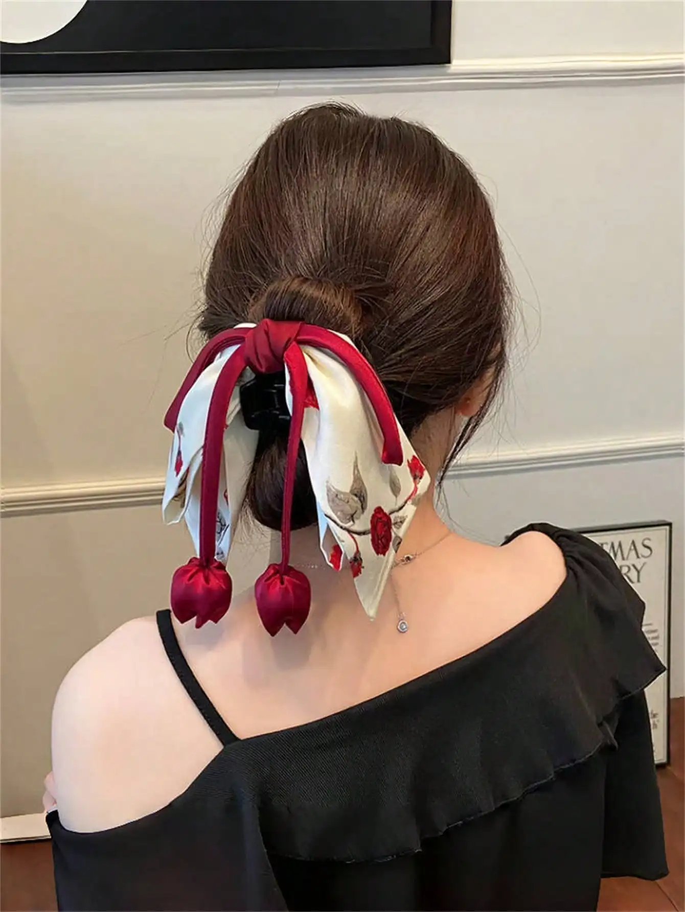 1pc/2pcs Vintage Elegant New Chinese Style Fabric Rose Flower Print Bow Hair Clips, Tulip Flower Bud Ponytail
1pc/2pcs Vintage Elegant New Chinese Style Fabric Rose Flower Print Bow Hair Clips, Tulip Flower Bud Ponytail