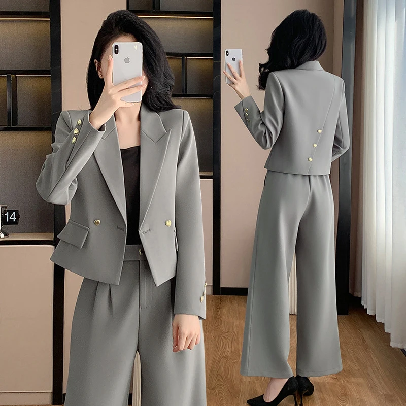 Elegant short-sleeved women's blazer suit2025New autumn and winter loose-fitting Korean-style wide-leg pants and blazer two-piec
Elegant short-sleeved women's blazer suit2025New autumn and winter loose-fitting Korean-style wide-leg pants and blazer two-piec