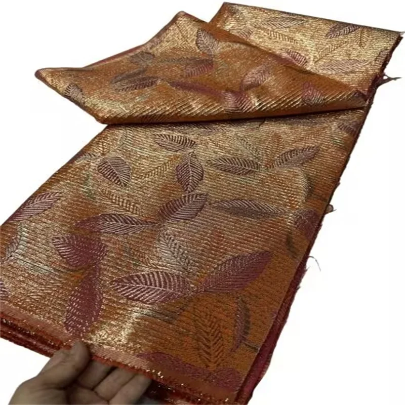 Оранжевая нигерийская розовая парча, кружевная ткань, французское дамасское кружево, 2025 год, новейшие африканские позолоченные жаккардовые платья для женщин, вечерние платья
Оранжевая нигерийская розовая парча, кружевная ткань, французское дамасское кружево, 2025 год, новейшие африканские позолоченные жаккардовые платья для женщин, вечерние платья