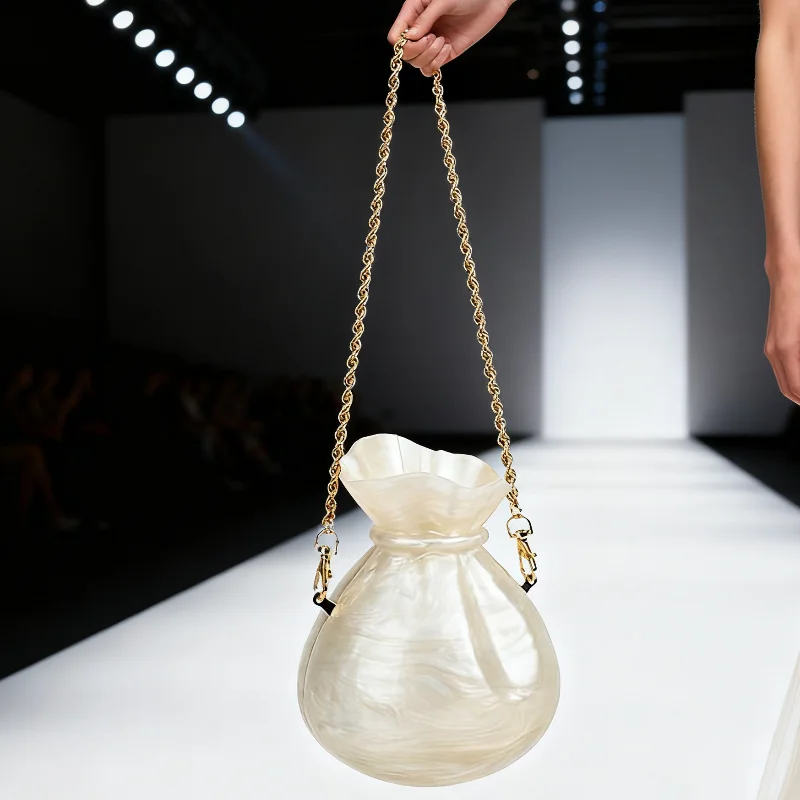 Модная банкетная сумка, европейско-американская новая стильная сумка, кошелек, креативная ваза, акриловая сумка, высококачественная свадебная сумка на плечо с цепочкой
Модная банкетная сумка, европейско-американская новая стильная сумка, кошелек, креативная ваза, акриловая сумка, высококачественная свадебная сумка на плечо с цепочкой