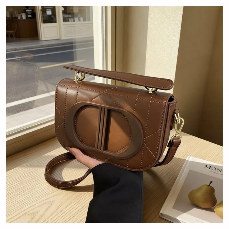 Vintage Saddle Crossbody Purse - Genuine Leather Shoulder Bag with Adjustable Chain, Slim Minimalist Design for Office & Travel
Vintage Saddle Crossbody Purse - Genuine Leather Shoulder Bag with Adjustable Chain, Slim Minimalist Design for Office & Travel
