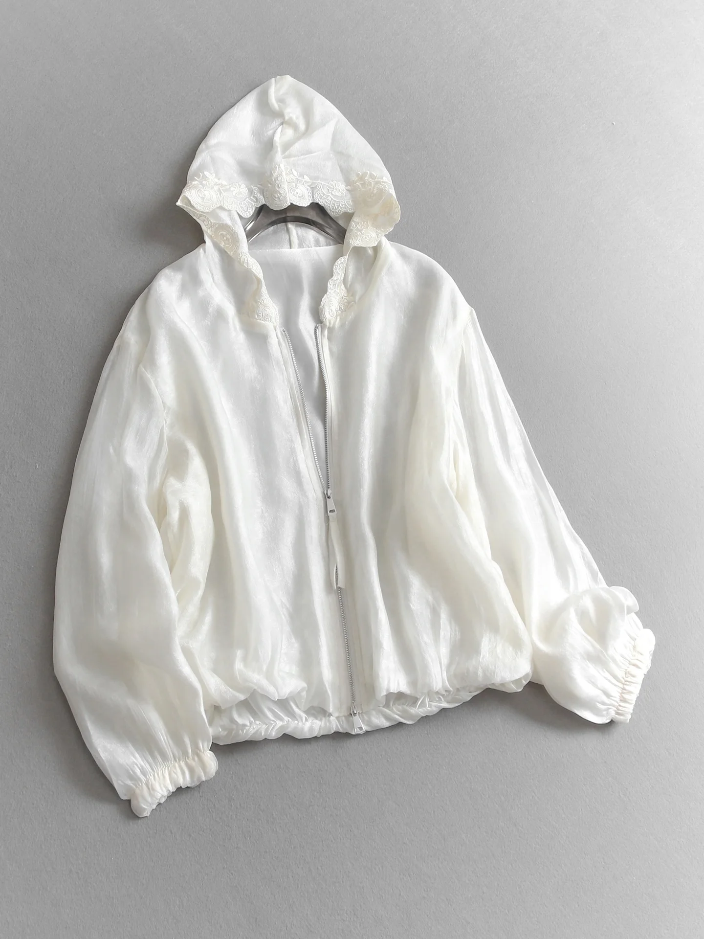Elegant Embroidered Long Sleeve Hooded Jacket Women's Summer New Loose Fit UV Protection Polyester Fiber T637
Elegant Embroidered Long Sleeve Hooded Jacket Women's Summer New Loose Fit UV Protection Polyester Fiber T637